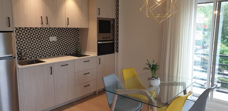 Kitchen or kitchenette, Seating area, Dining area