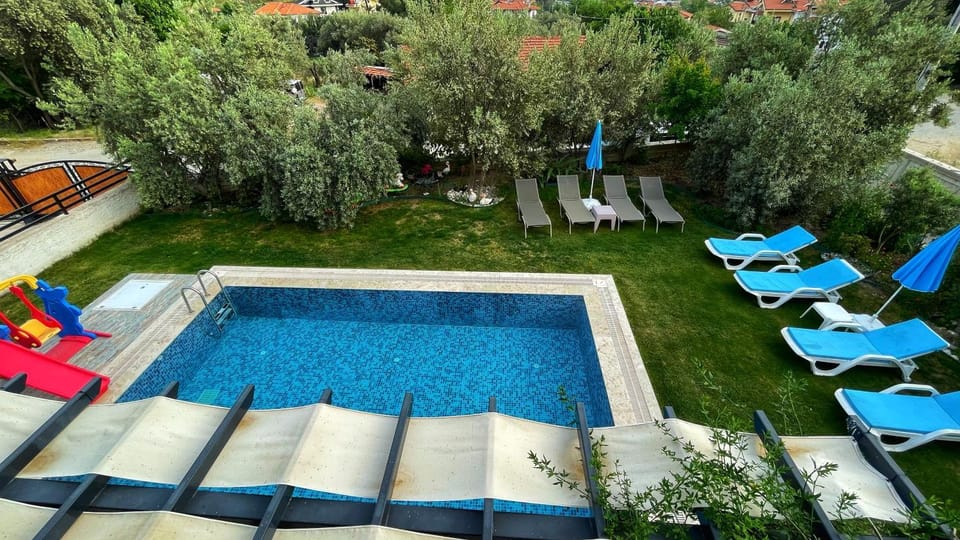 Property building, Pool view, Pool view, Swimming pool