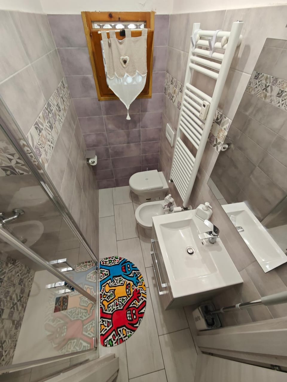 Shower, Toilet, Bathroom, bidet, towels