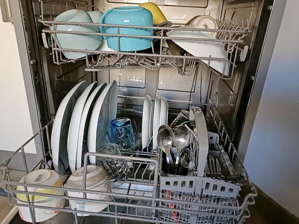 Kitchen or kitchenette, dishwasher