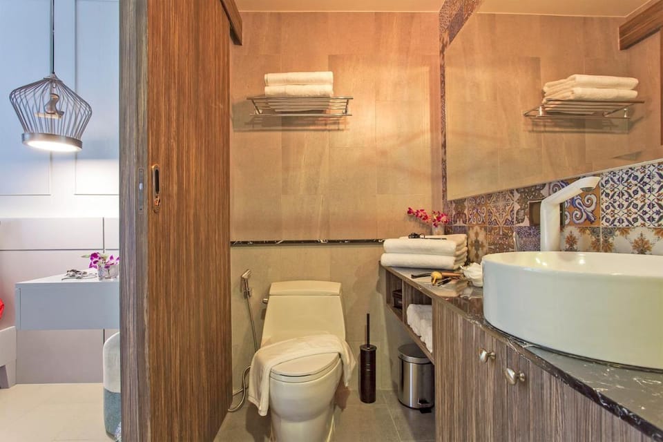 Shower, Toilet, Bathroom, towels