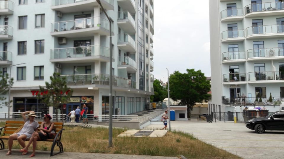 Neighbourhood, Street view