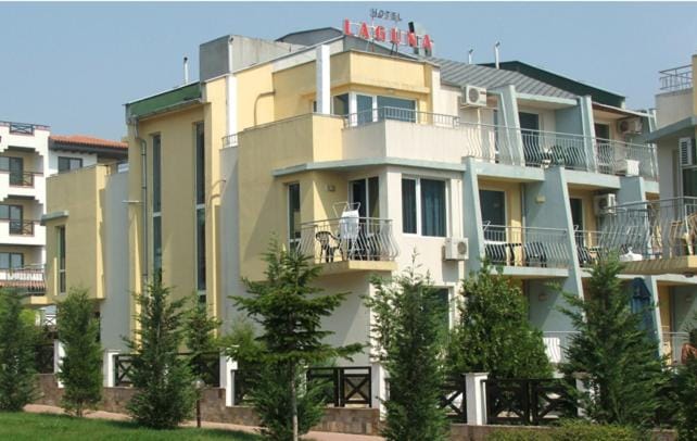 Property building, Facade/entrance