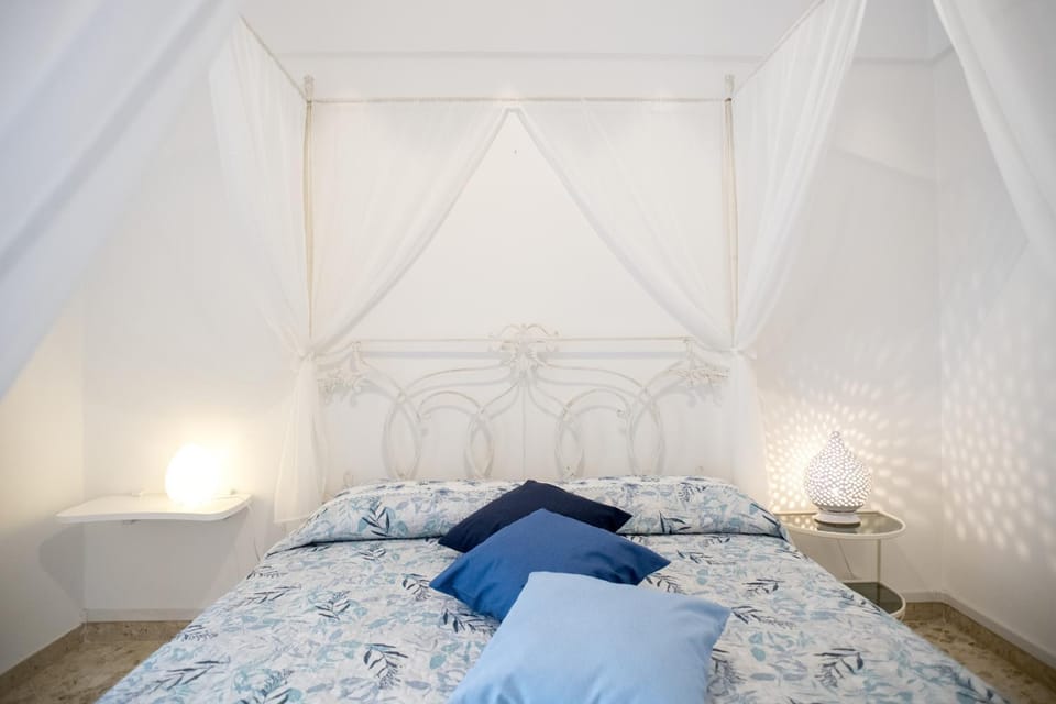 Bed, Decorative detail, Bedroom