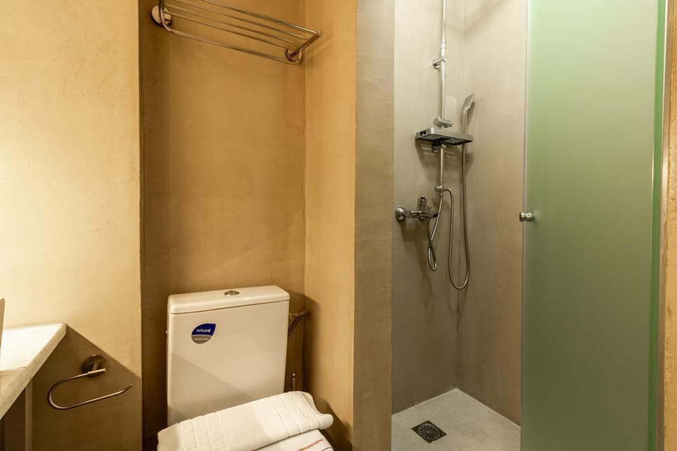 Dafni's Beachfront Luxury Studios Apartment hotel in Nikiti
