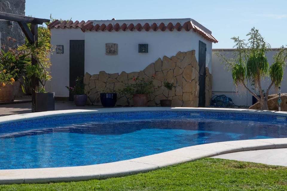 Property building, Swimming pool, Swimming pool