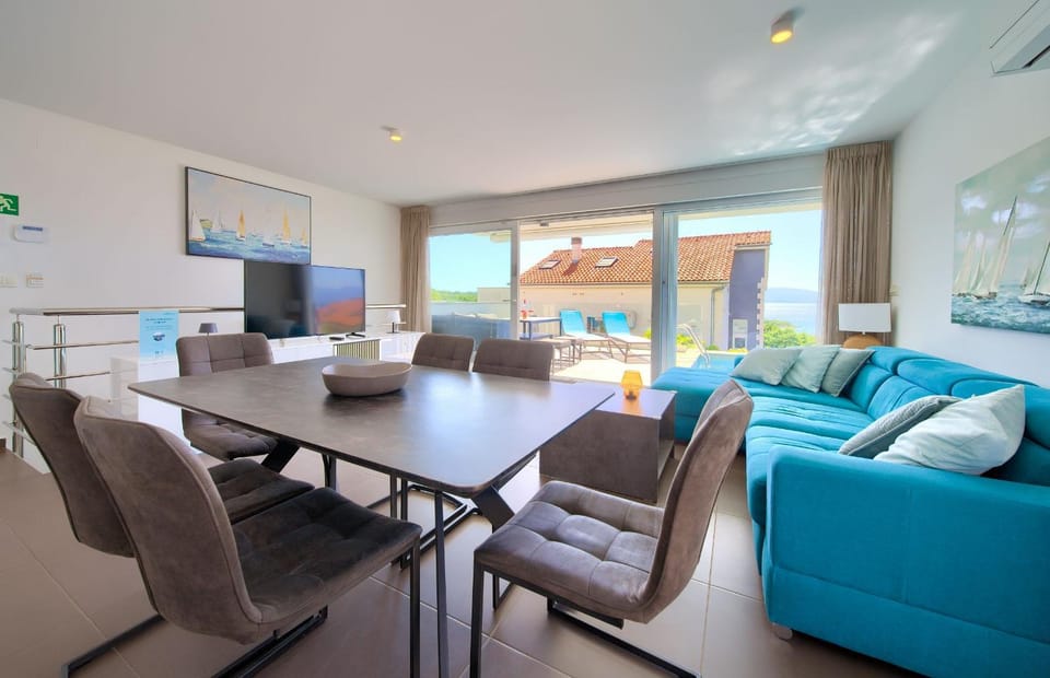 TV and multimedia, View (from property/room), Seating area, Dining area