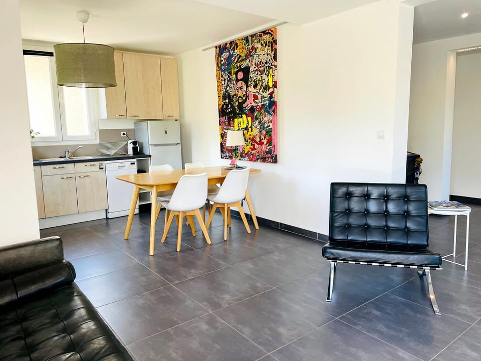 Living room, Seating area, Dining area