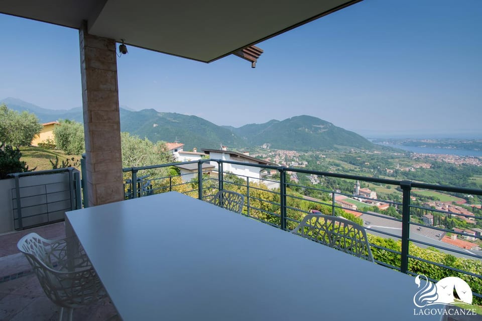 Balcony/Terrace, Lake view