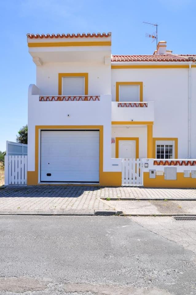 Casa da Villa-Grândola House in Setubal District