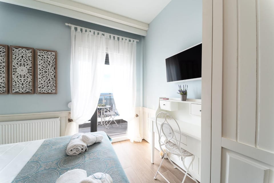 TV and multimedia, Photo of the whole room