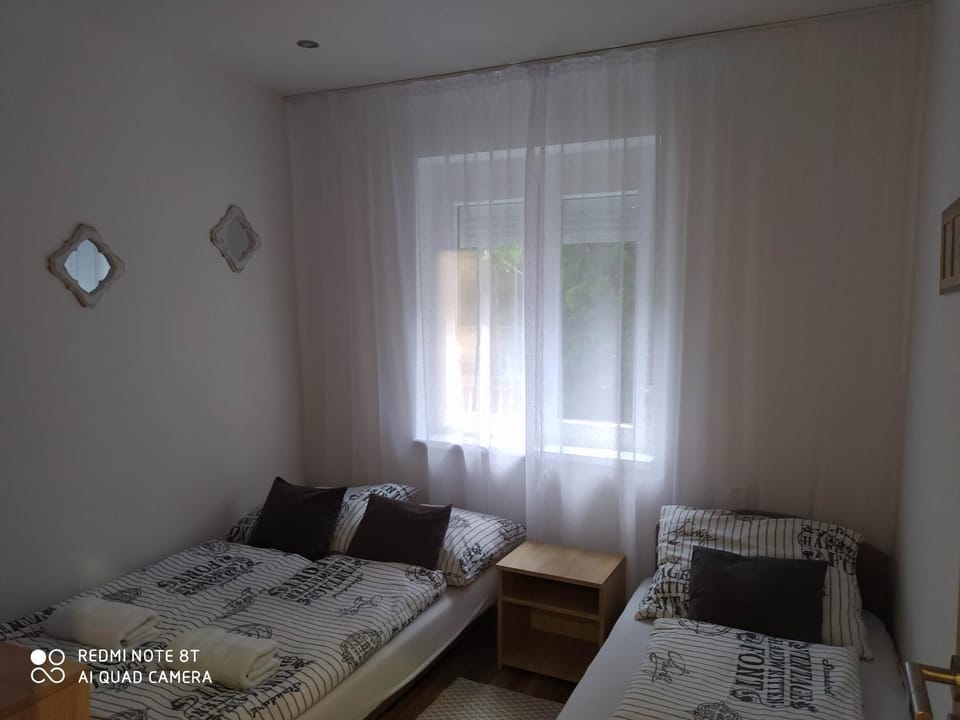 Evelyn Apartman House in Hungary