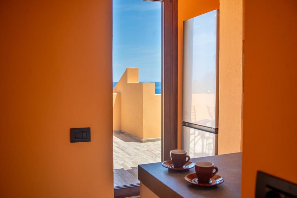 Coffee/tea facilities, Sea view, kitchen