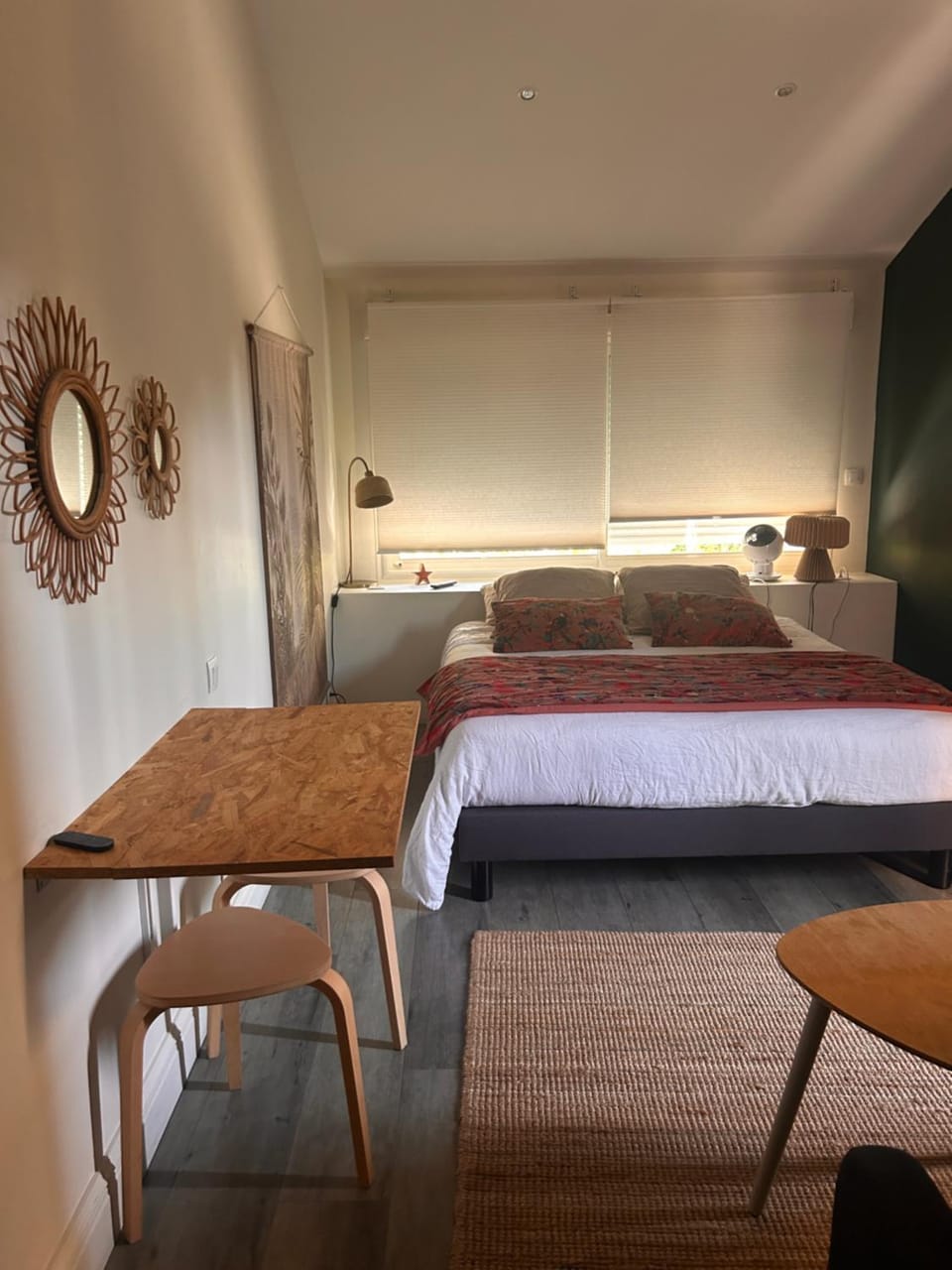 Photo of the whole room