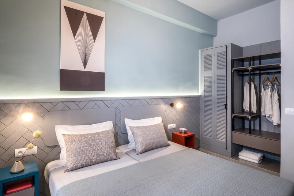 Bed, Bedroom, towels, wardrobe
