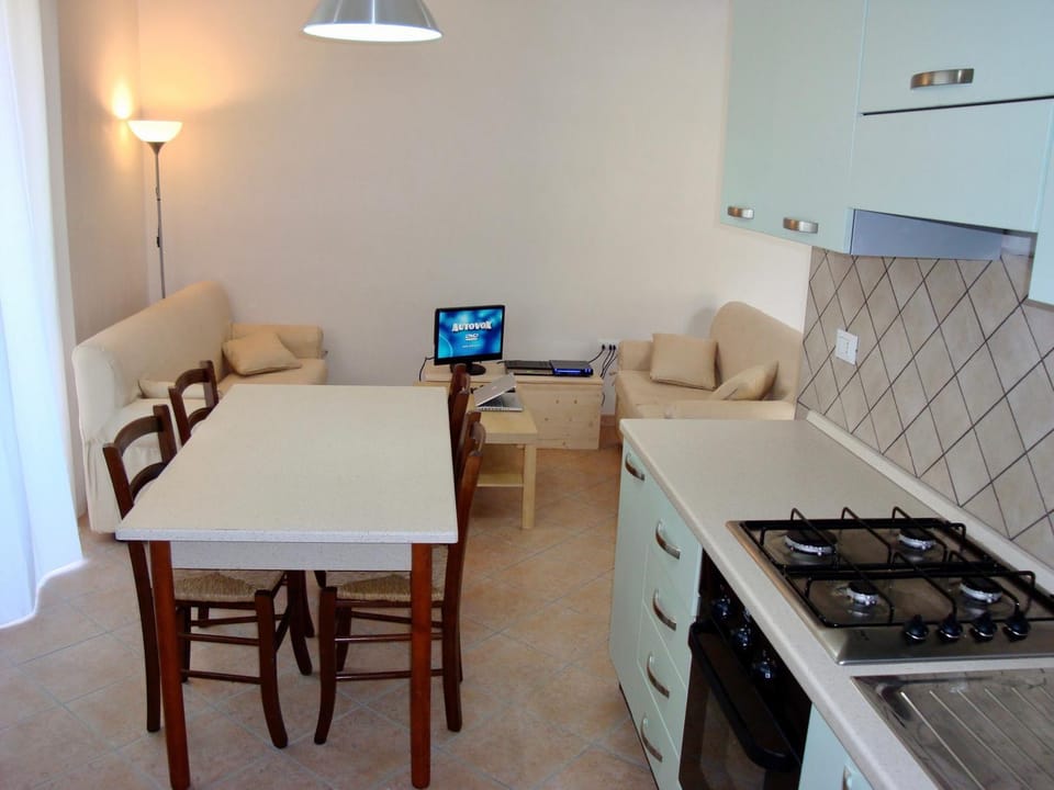 TV and multimedia, Coffee/tea facilities, Kitchen or kitchenette, Living room, Seating area, Dining area
