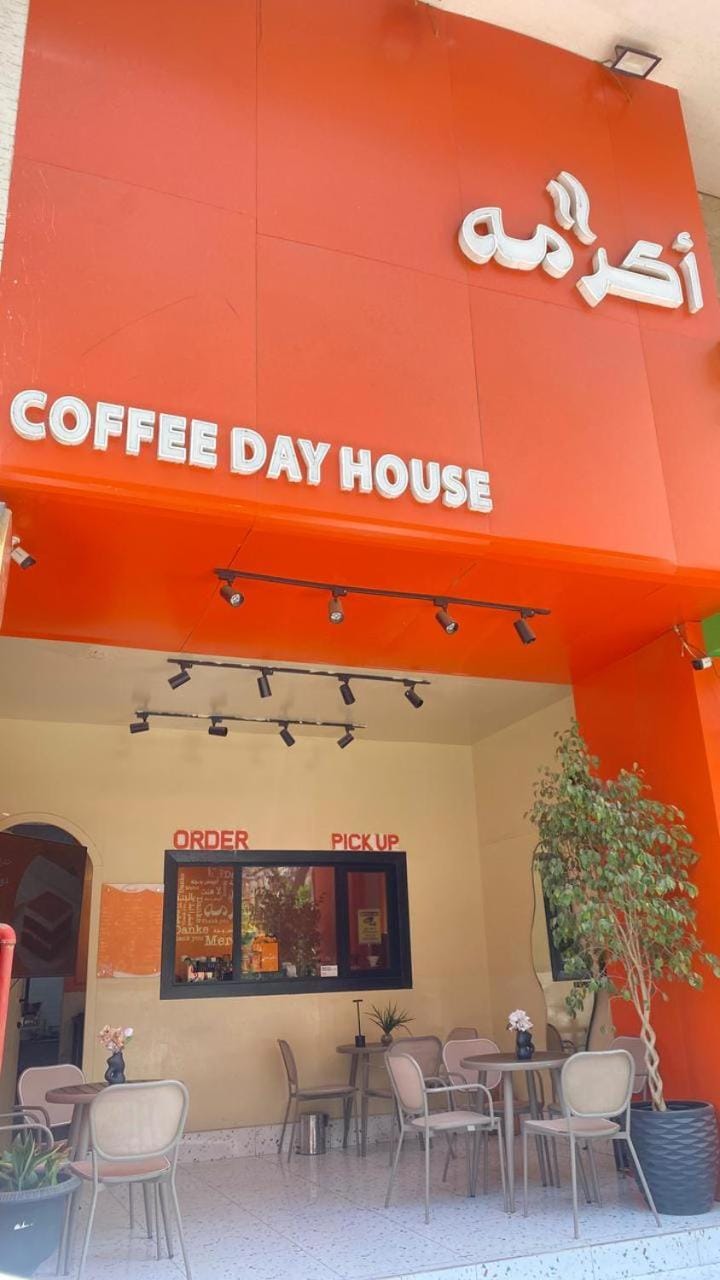 Restaurant/places to eat, Lounge or bar