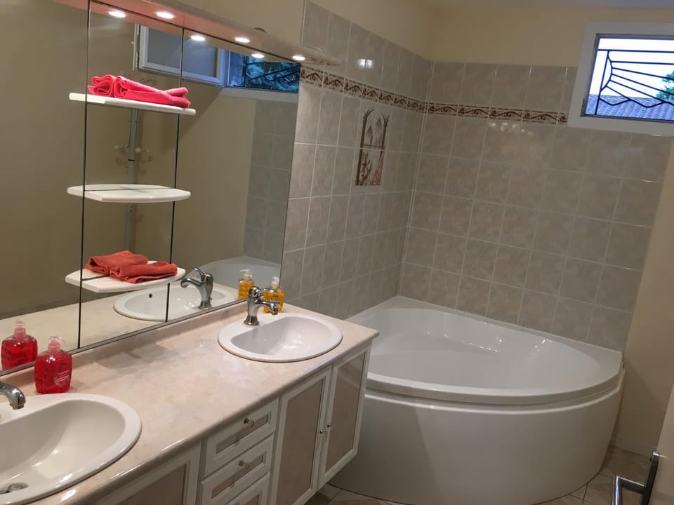 Villa plein pied rez-de-chaussée+1 avec dépendance Villa in Nouvelle-Aquitaine