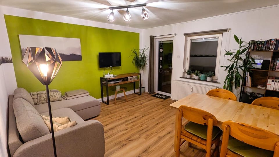 Communal lounge/ TV room, TV and multimedia, Living room, Seating area, Dining area, Evening entertainment, furniture