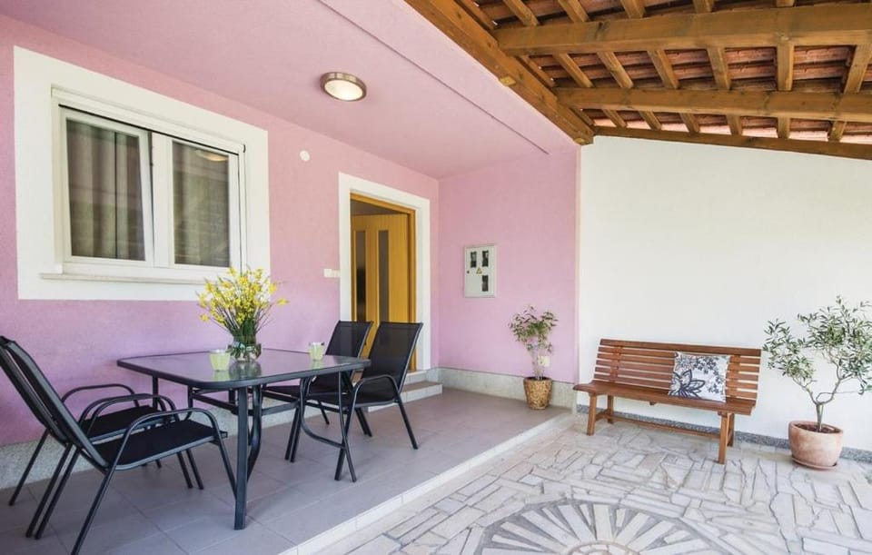 Patio, Facade/entrance, Balcony/Terrace
