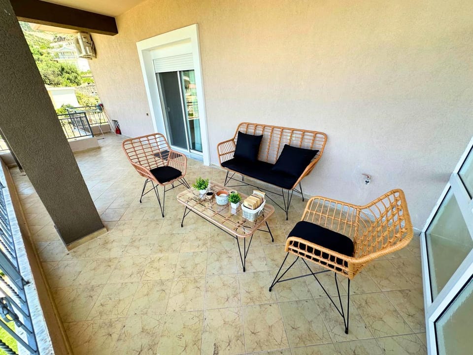 Patio, Balcony/Terrace, Living room, Seating area, sunbed
