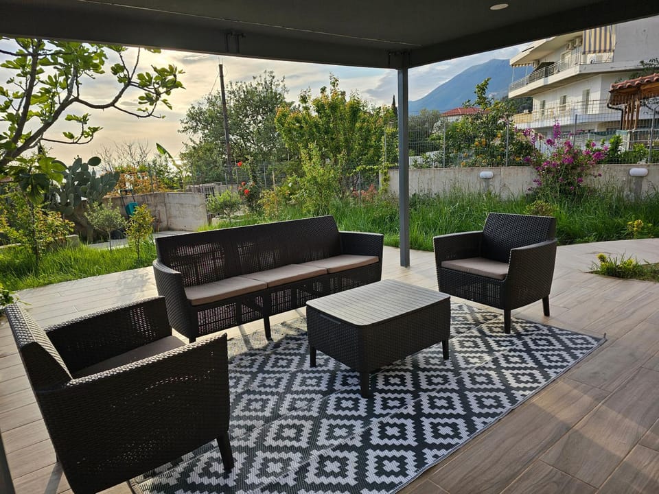 ViewTopia House Bed and Breakfast in Dhërmi