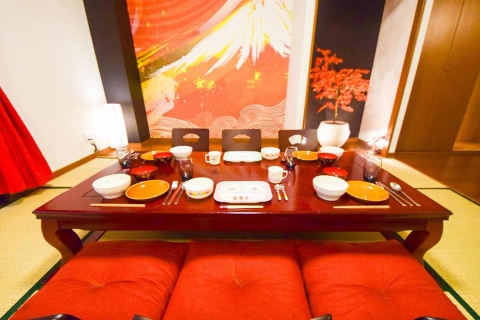 Living room, Food and drinks, Seating area, Dining area, Food, Drinks
