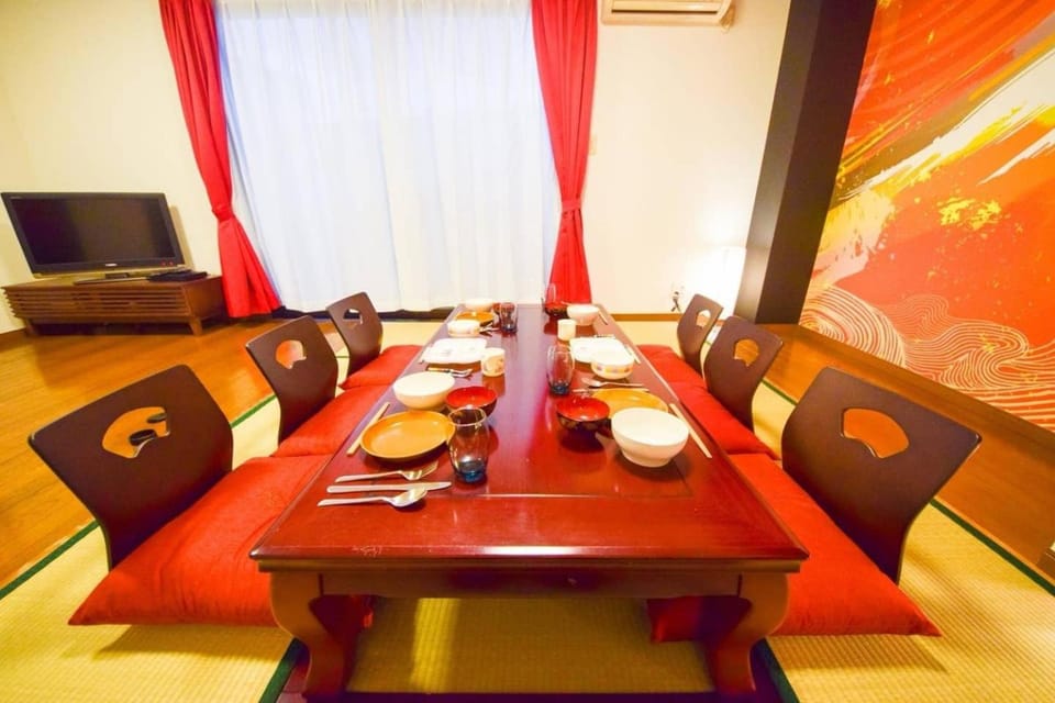 TV and multimedia, Living room, Dining area, Food, air conditioner