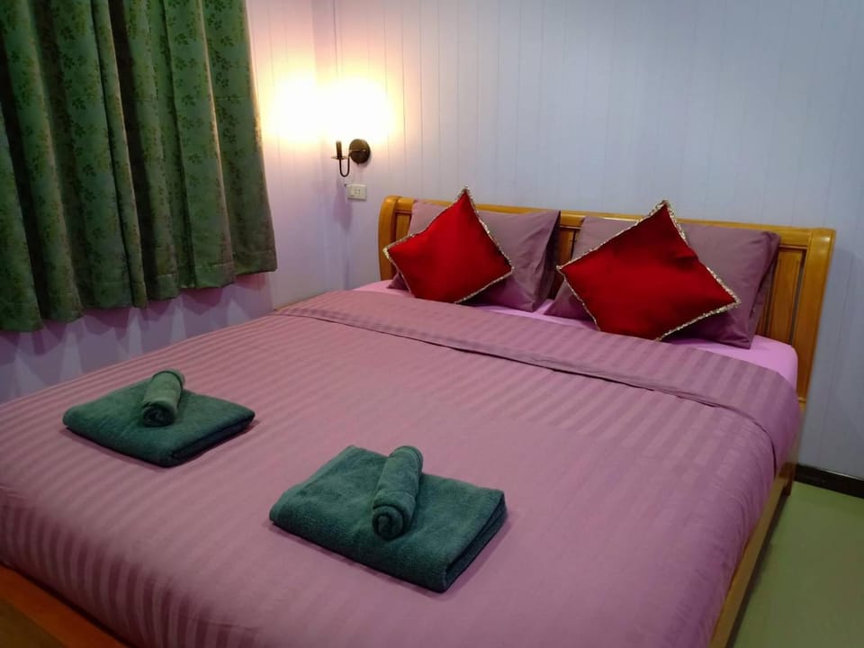 Photo of the whole room, towels