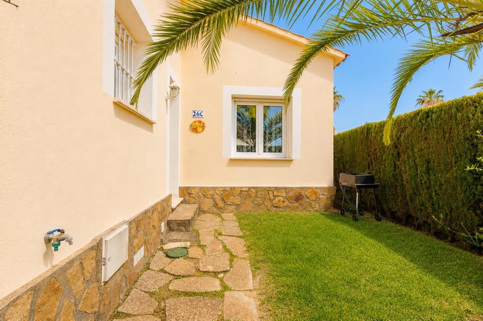 Property building, Day, Garden