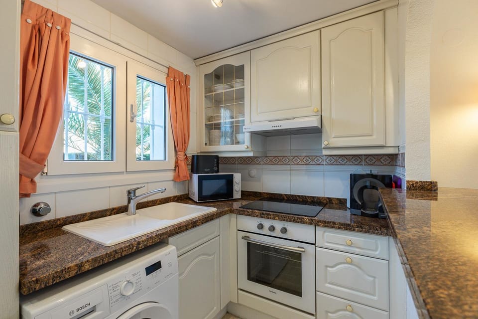 Kitchen or kitchenette, oven, toaster, washing machine