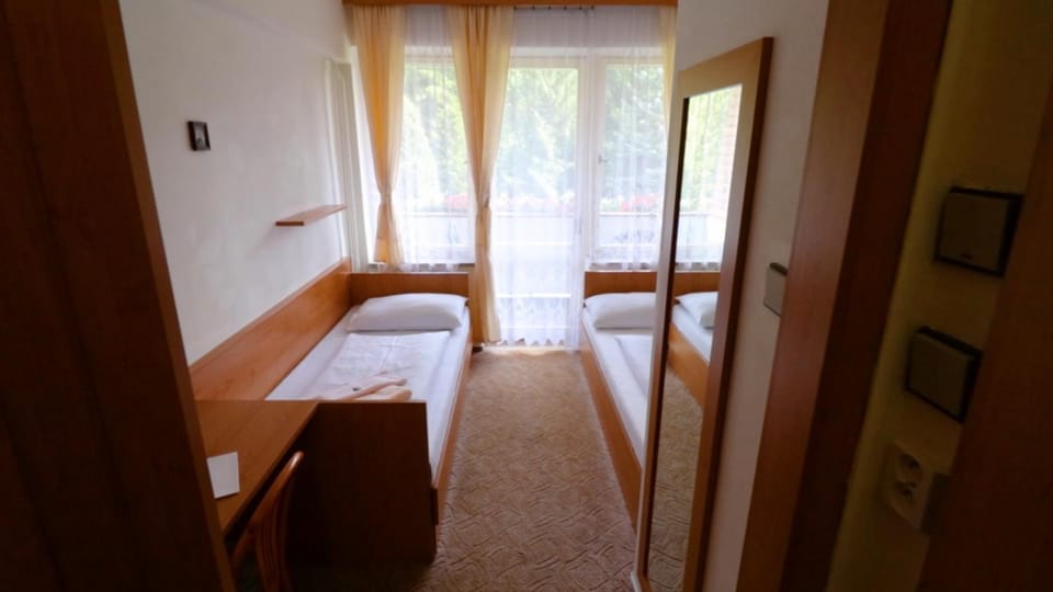 Bed, Photo of the whole room, Garden view, Pool view, Inner courtyard view