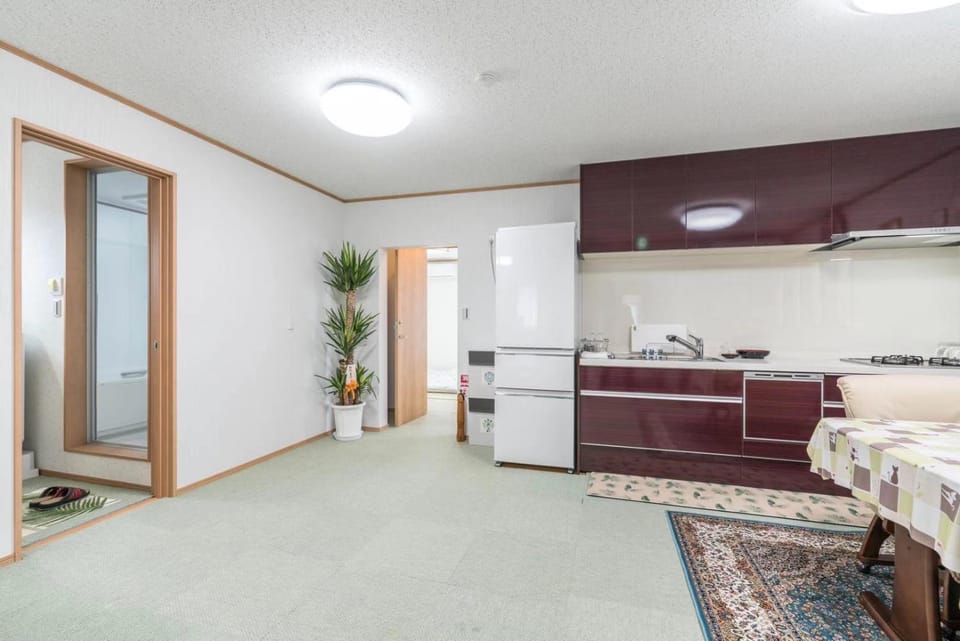Kitchen or kitchenette, Dining area, stove