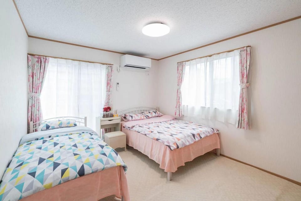 Bed, Photo of the whole room, Bedroom, air conditioner