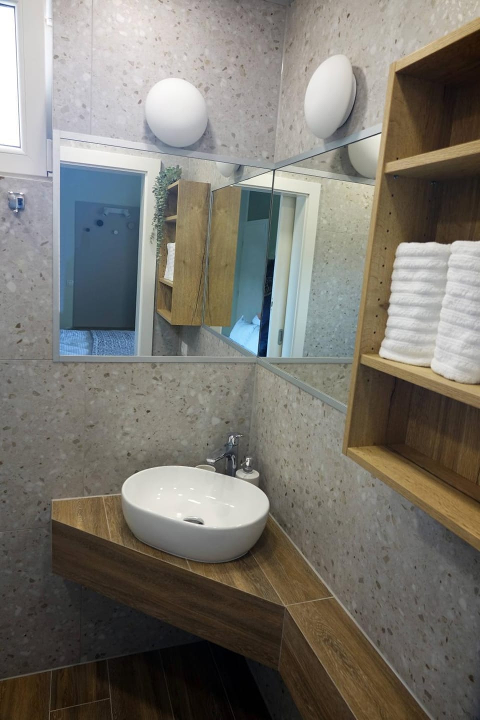 Bathroom, towels