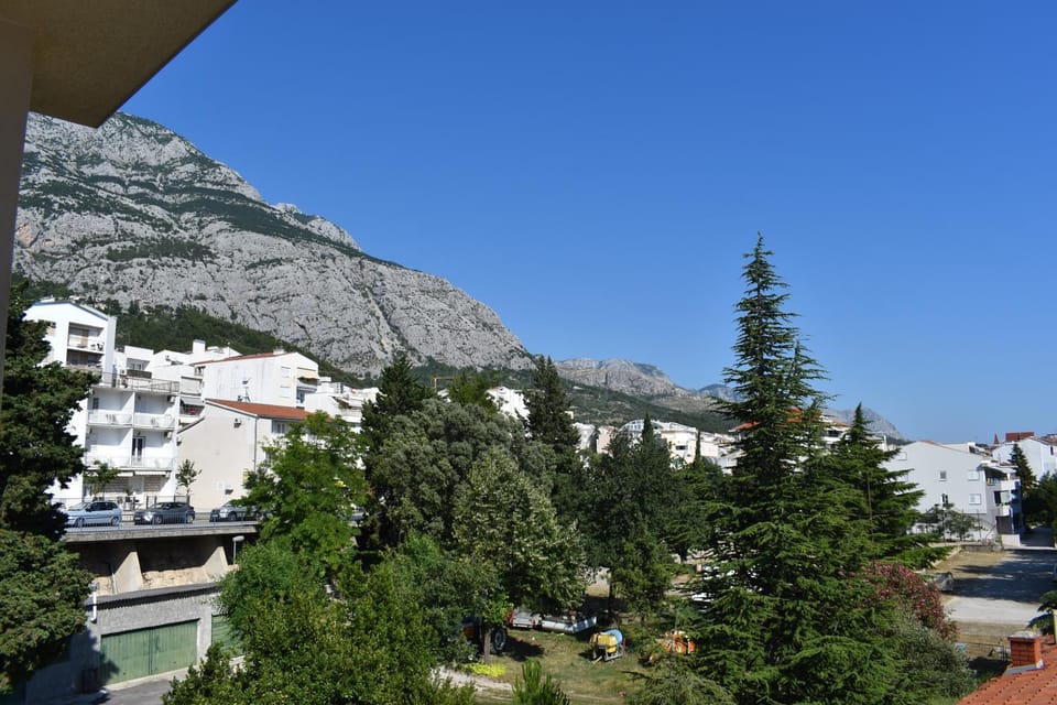 Day, Neighbourhood, Natural landscape, Mountain view