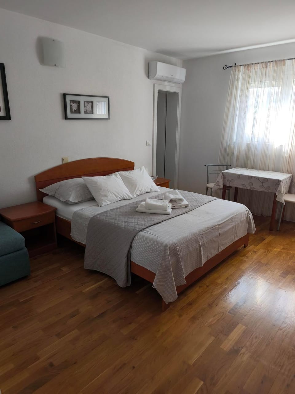 Bed, Photo of the whole room, Bedroom, air conditioner