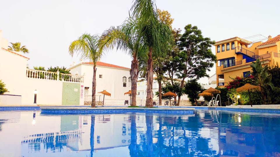 Property building, Day, Garden, Garden view, Pool view, Swimming pool