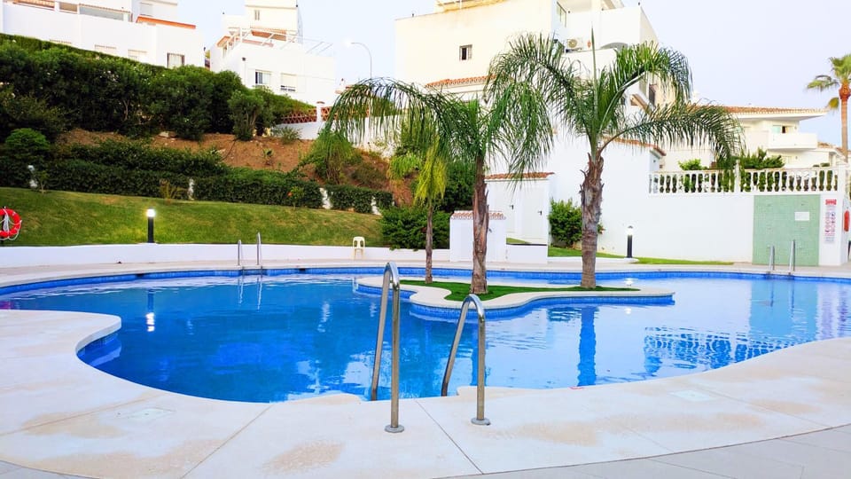 Property building, Day, Garden, Garden view, Pool view, Swimming pool, sunbed