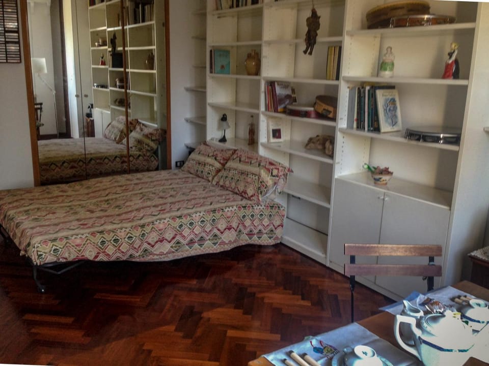 LUMINOSA VISTA PIRAMIDE Bed and Breakfast in Rome
