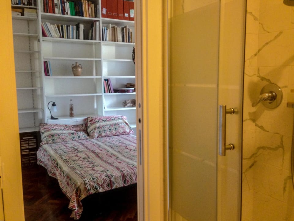 LUMINOSA VISTA PIRAMIDE Bed and Breakfast in Rome