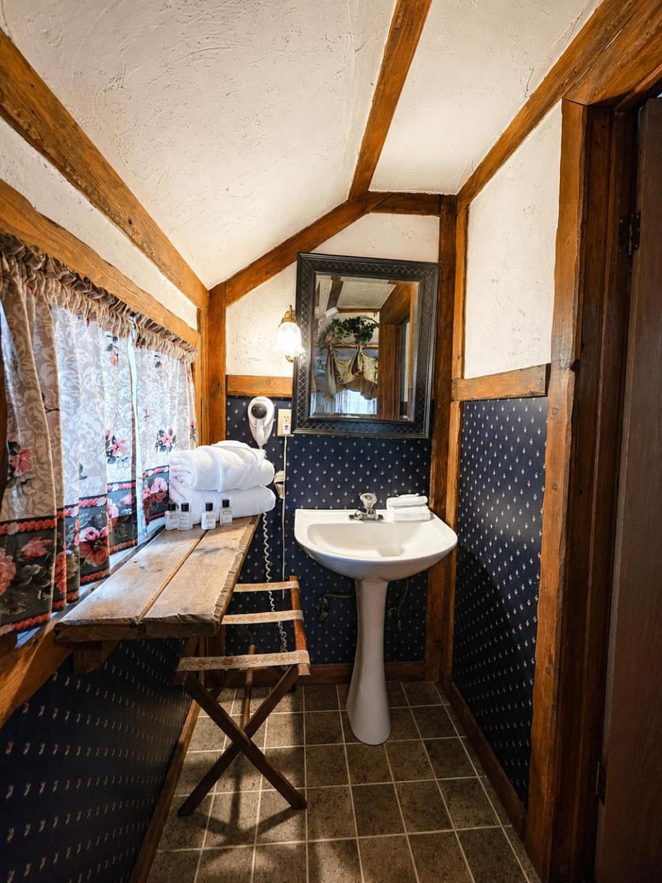 Castle Wood Cottages Hotel in Big Bear