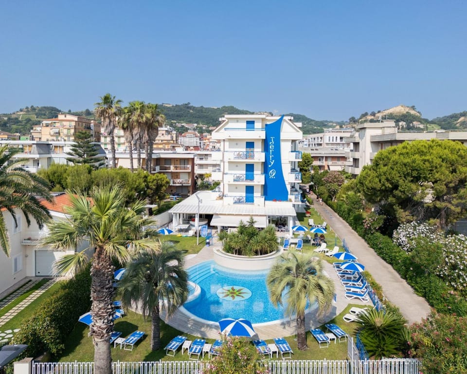 Property building, Restaurant/places to eat, View (from property/room), Garden view, Pool view, Swimming pool