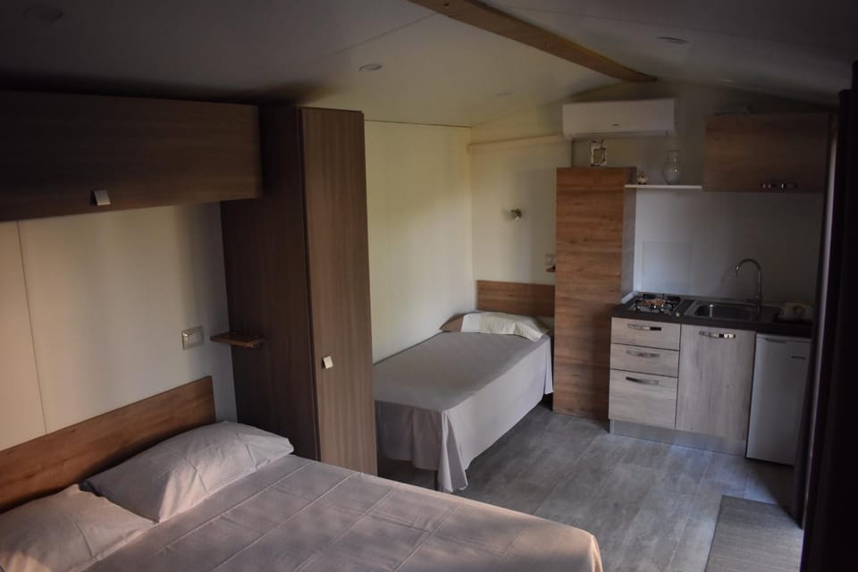 Bed, Photo of the whole room, Bedroom, Communal kitchen