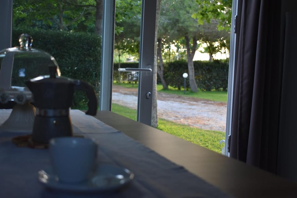 Garden, Coffee/tea facilities, Dining area, Garden view