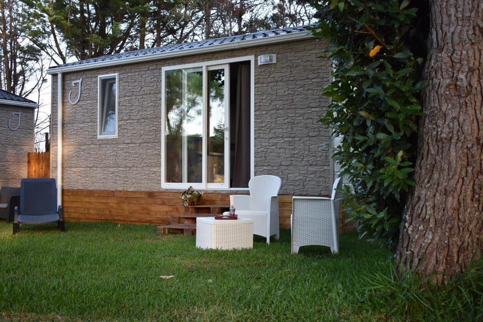 Property building, Facade/entrance, Garden