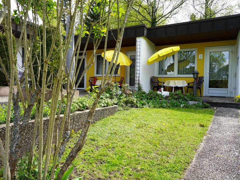 Property building, Patio, Garden, Garden, Balcony/Terrace, Balcony/Terrace, Garden view