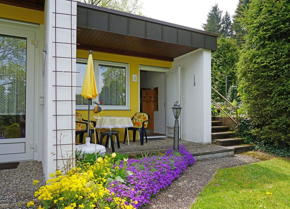 Property building, Patio, Facade/entrance, Garden, Garden, Balcony/Terrace, Balcony/Terrace