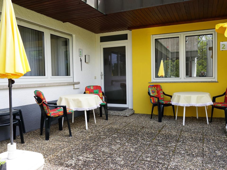 Property building, Patio, Facade/entrance, Balcony/Terrace