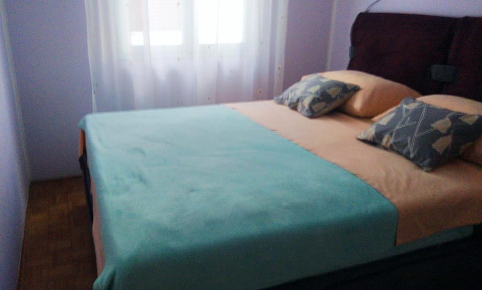 Bed, On site